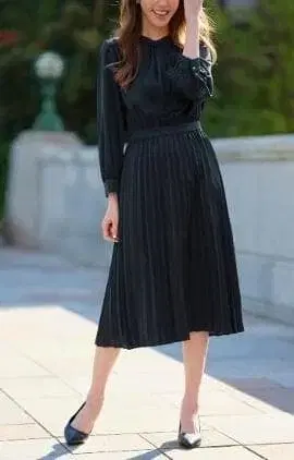 새상품 미사용 오파크 클립 새틴 플리츠 원피스 네이비 M