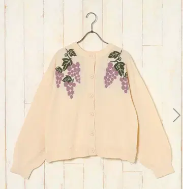 Bleu Bleuet 포도 자수 아이보리 니트 가디건 블루블루에