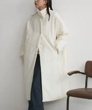 아이보리 롱 코트 버튼 포함