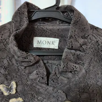MONK 다크 그레이 자수 상의