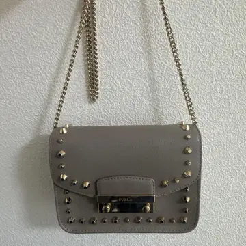 FURLA 스터드 숄더백 그레이