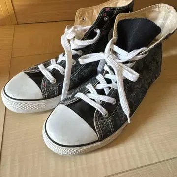 원피스 패턴 스니커즈