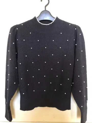 엠즈 그레이시 펄 장식 니트 스웨터