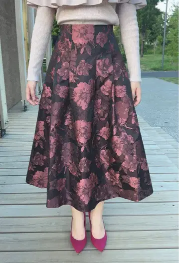 페리쉘 자카드 플라워 플레어 스커트