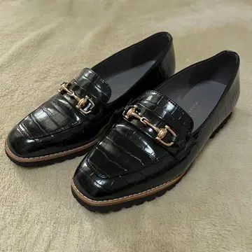 새상품급 DIANA 블랙 크로커다일풍 비트 로퍼 23.5cm