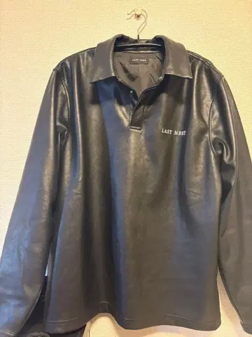 LAST NEST 블랙 가죽 셔츠