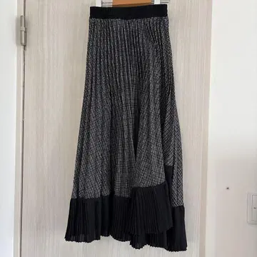 블랙 플리츠 스커트 M 사이즈 택 포함 체크
