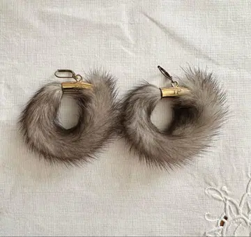 THEATRE PRODUCTS 인조 모피 귀걸이