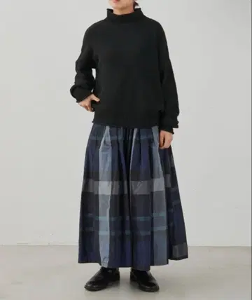 Libra Cue 리브라큐 네이비 체크 스커트