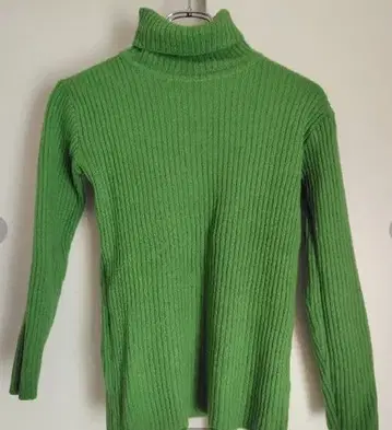 터틀넥 니트 리브 패턴 긴소매