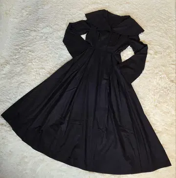 블랙 플레어 원피스 큰 카라 부착