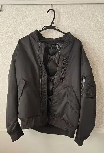 +J 하이브리드 다운 오버사이즈 MA-1 블루종