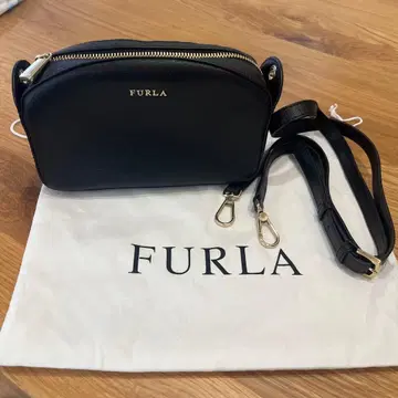 FURLA 블랙 가죽 숄더백 카메라백