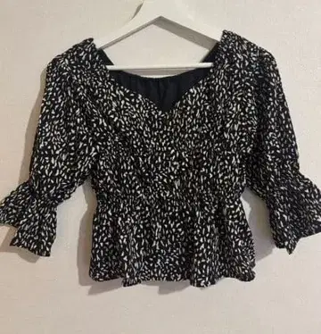 블라우스 블랙 화이트 패턴