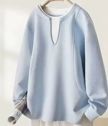 라이트 블루 긴팔 맨투맨 상의