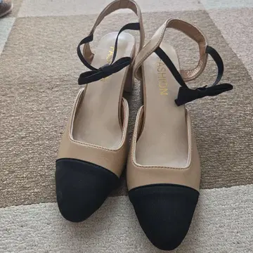 리본 스트랩 펌프스