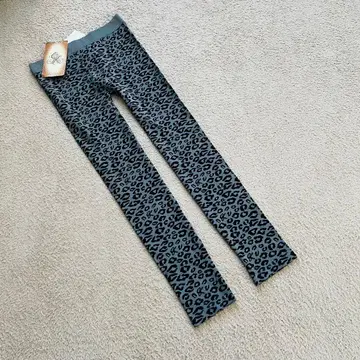 미사용 택 포함 이타리야 레깅스 레오파드