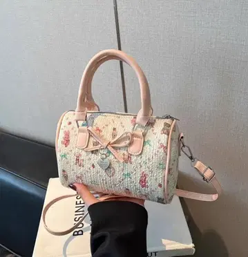 꽃무늬 리본 포함 숄더백