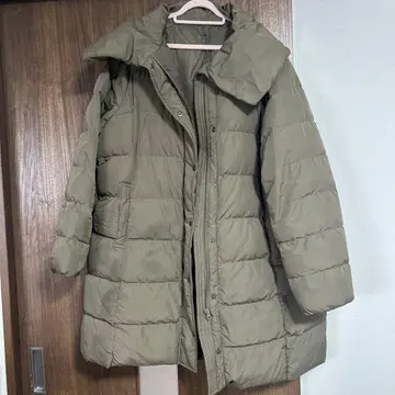 올리브 그린 후드 부착 다운 자켓 4L