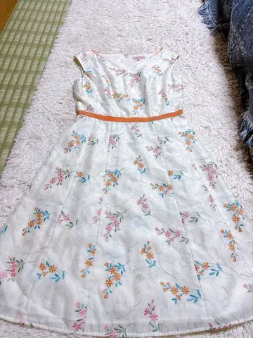 TOCCA 플라워 자수 슬리브리스 원피스 사이즈 2