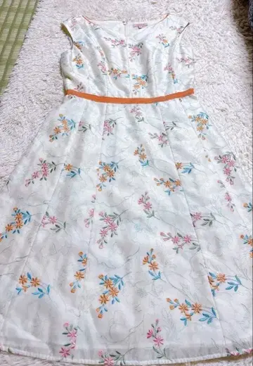 TOCCA 플라워 자수 슬리브리스 원피스 사이즈 2