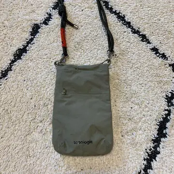 topologie 스마트폰 숄더백 올리브 그린