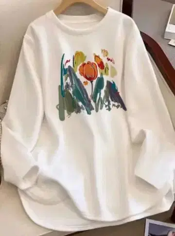 오버 사이즈 화이트 꽃무늬 티셔츠