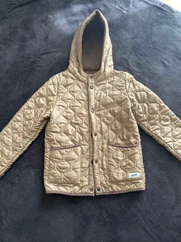 ARMEN 퀼팅 자켓 베이지 후드 부착