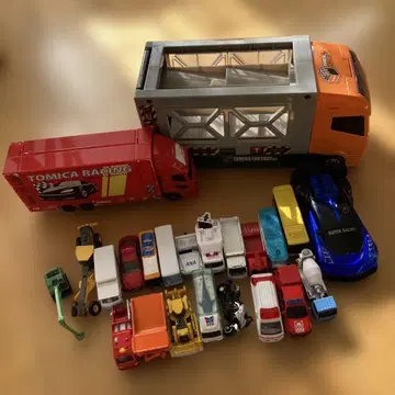 토미카 레이싱 트럭과 미니카 세트