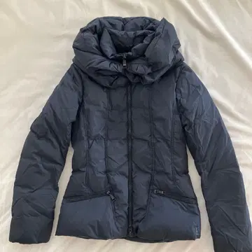 네이비 후드 부착 다운 자켓