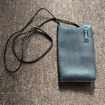 FURLA 블랙 스마트폰 숄더백 천연 가죽 사코슈