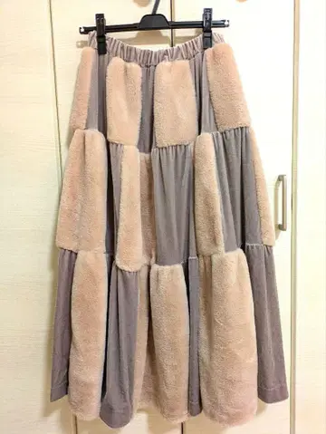 퍼와 벨로아의 롱 스커트 핑크 그레이 라벨 에튀드