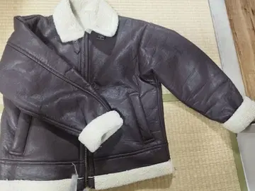 다크 브라운 무스탕 코트