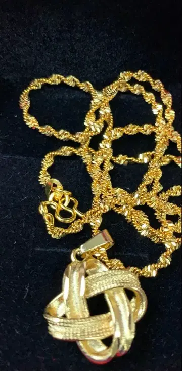 골드 꼬임 디자인 목걸이