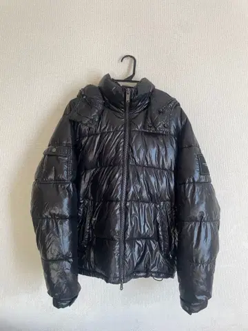 블랙 후드 부착 다운 자켓