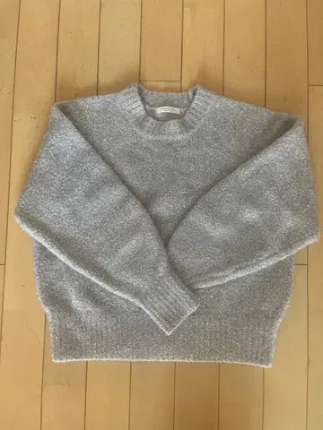 새상품급 MACPHEE 맥피 완판 인기 실버 라메 니트 스웨터