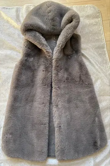 그레이지 후드 부착 에코 퍼 베스트