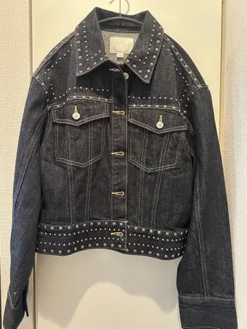 새상품! ZARA 스터드 장식 데님 자켓