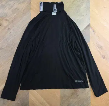 LEONARD 블랙 터틀넥 긴팔 T셔츠 y53