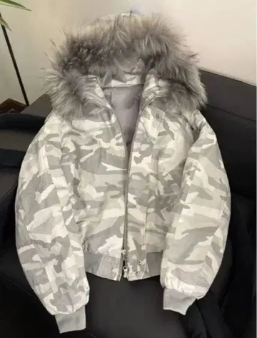 그레이 카모플라쥬 퍼 후드 다운 자켓 쇼트 기장 스트릿