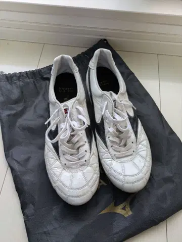 미즈노 모렐리아2 재팬 축구화 화이트/블랙