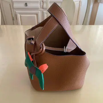 브라운 천연 가죽 큐브 백 미사용 새상품