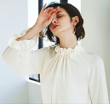 RUIRUE BOUTIQUE 화이트 긴팔 블라우스