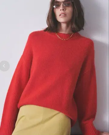 빨간색 복슬복슬 니트 스웨터