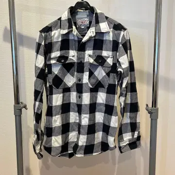 AVIREX 블랙 화이트 체크 무늬 긴팔 플란넬 셔츠