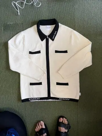 Student Apathy 아이보리 스웨터