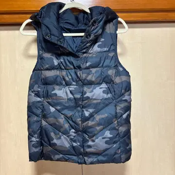 카모플라쥬 / 네이비 무지 후드 부착 다운 베스트 리버서블