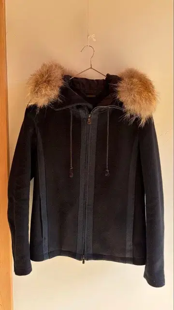 [ roar ] 블랙 퍼(fur) 부착 자켓