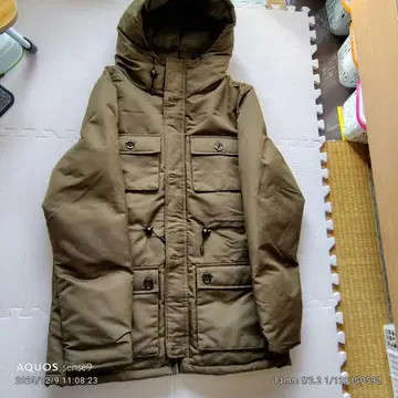 올리브 후드 부착 다운 자켓 플러스 맨투맨