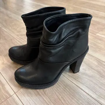 karenlipps 숏부츠 로즈버드